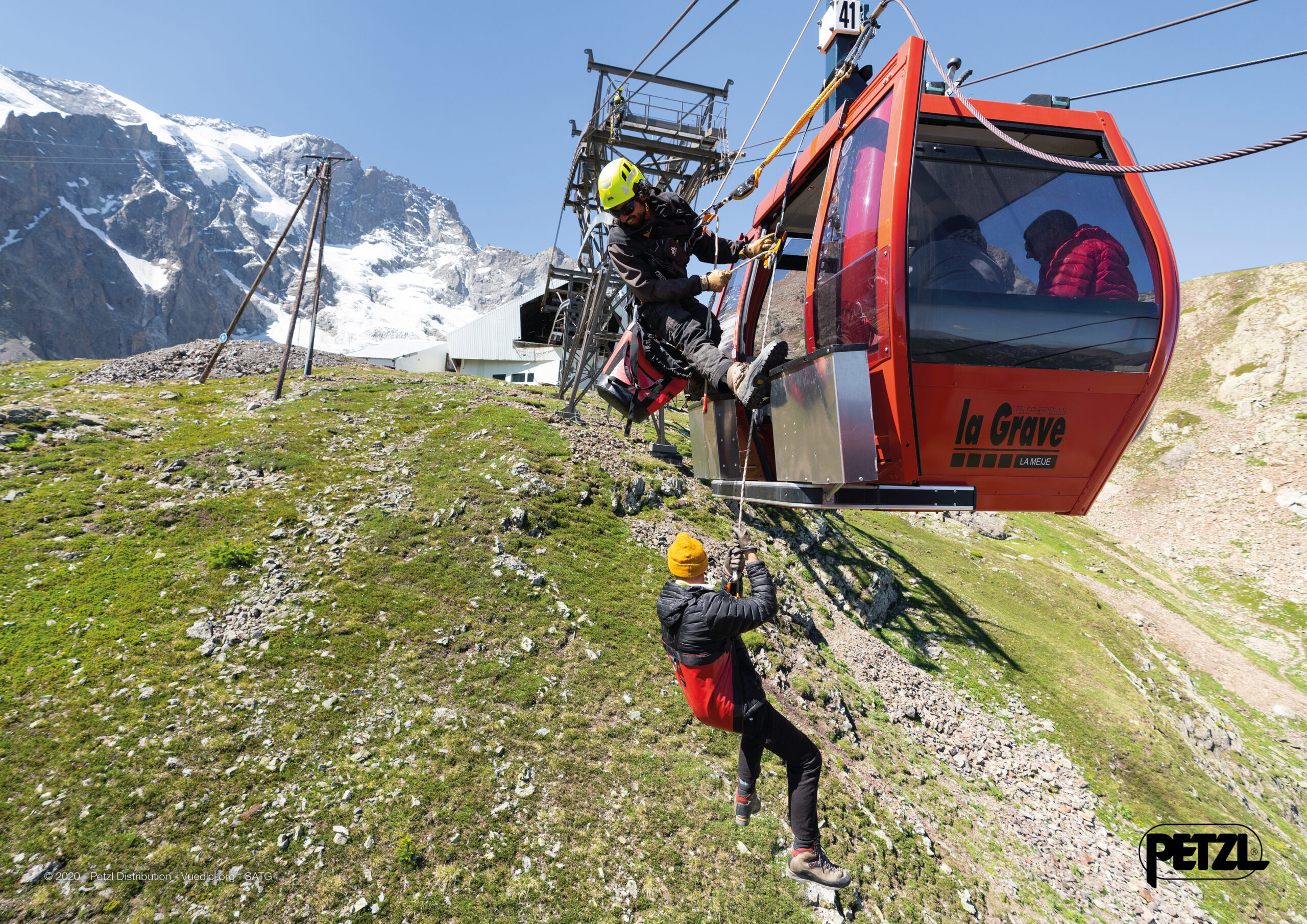 Evacuation exercice- Petzl Rescue Solutions -Use only with Petzl logo and © 2020- Petzl Distribution - Vuedici.org - SATG with logo 9_1017_20_LD_AL